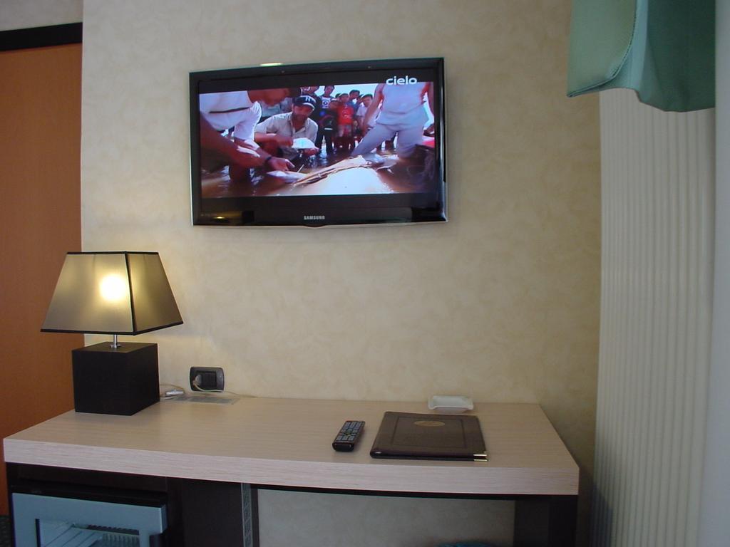 Hotel Don Abbondio Lecco Kültér fotó
