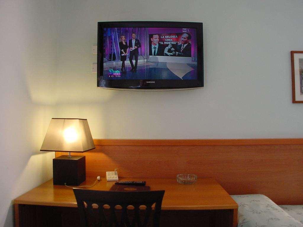 Hotel Don Abbondio Lecco Szoba fotó